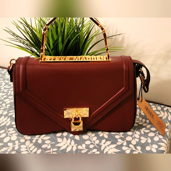 Steve Madden Handbags - Steve Madden Gorgeous Burgandy Handbag with Gold Trim and solid handle o…